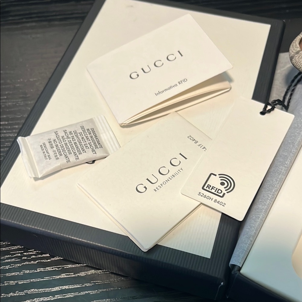 GUCCI Authentic ¡PHONE X or XS Smart Phone Case NEW Original Box Beige Monogram - Picture 5 of 6
